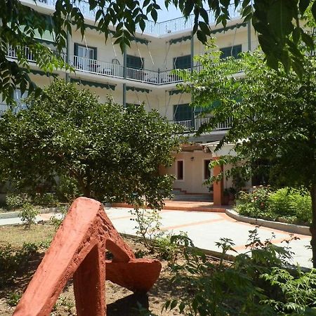 Ancora Hotel Poros Town エクステリア 写真
