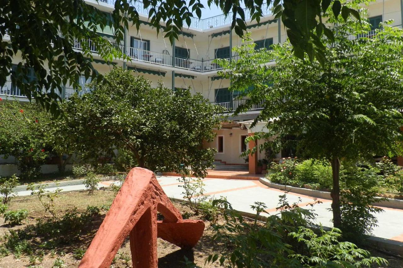 Ancora Hotel Poros Town エクステリア 写真