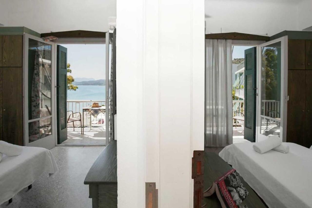 Ancora Hotel Poros Town エクステリア 写真